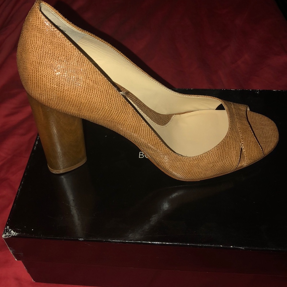 Shoes - Picture 2 of 3